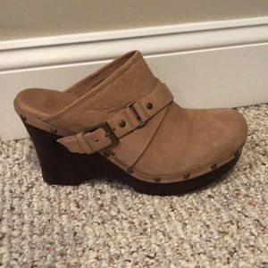 Ugg clogs